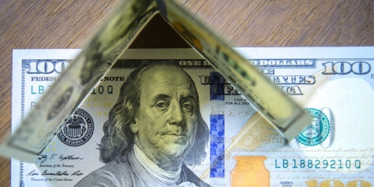 Официальный кур доллара в Таджикистане перешагнул отметку 10 сомони