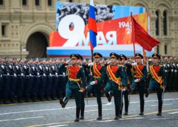 Путин отложил проведение парада Победы