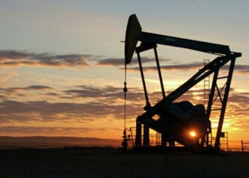 Нефть марки WTI упала до нуля долларов, а потом обрушилась до минус 37. Что вообще происходит?