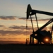 Нефть марки WTI упала до нуля долларов, а потом обрушилась до минус 37. Что вообще происходит?