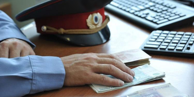 В Согде по подозрению в мошенничестве задержаны следователь и оперативник