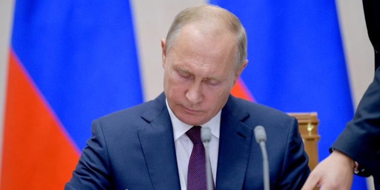 Путин подписал закон о переносе Дня окончания Второй мировой войны