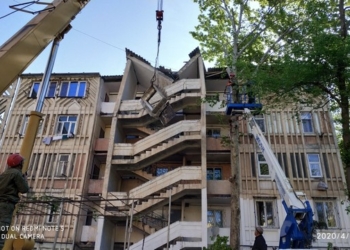 В жилом доме в Душанбе обвалилась плита. Жильцов эвакуировали
