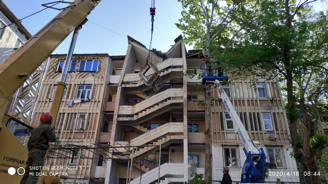 В жилом доме в Душанбе обвалилась плита. Жильцов эвакуировали