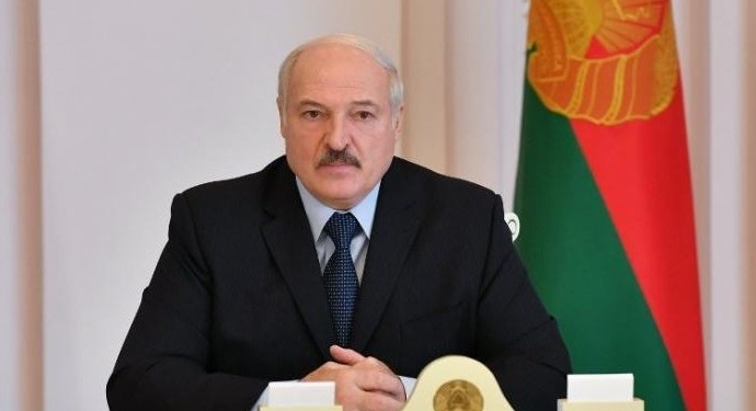 Лукашенко решил не отменять парад Победы на фоне пандемии