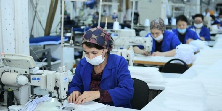 Расулзода рекомендовал наладить работу текстильных предприятий в три смены