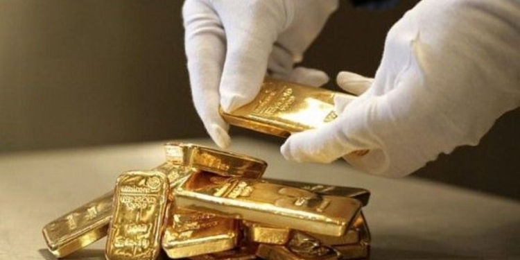 Золото подорожало, а нефть подешевела