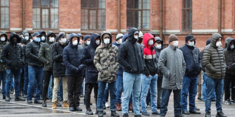 В России появилась спецкомиссия по депортации мигрантов на родину в пандемию