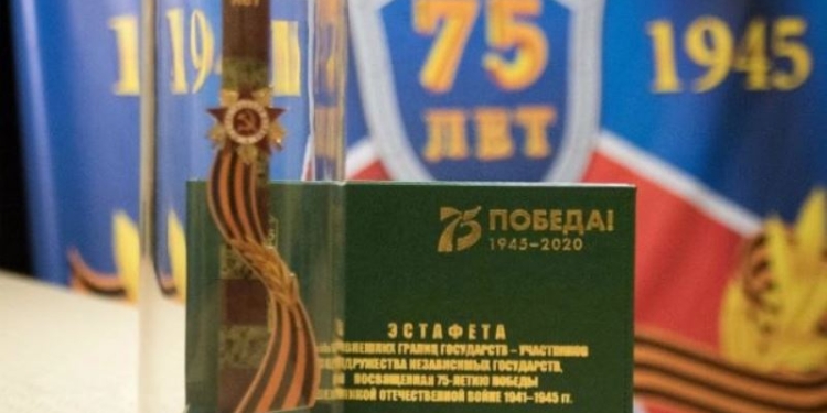Пограничники Киргизии передали символ «Эстафеты Победы» Таджикистану