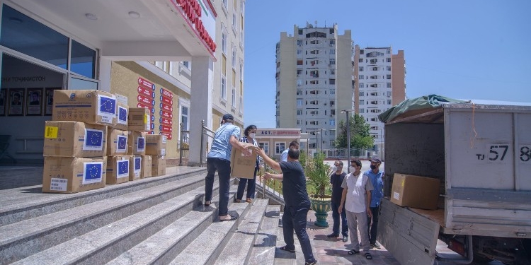Больницы в Таджикистане получили СИЗ от Евросоюза