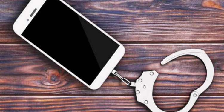Житель Исфары подозревается в краже  мобильных телефонов