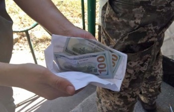 В Таджикистане по подозрению в мошенничестве задержан военный медик