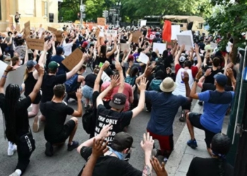 Протестующие в Вашингтоне освободили улицу перед Белым домом