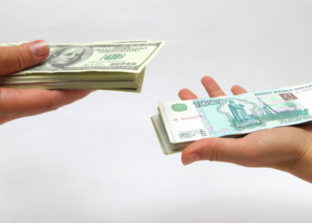 Объем денежных переводов в Таджикистан сократился почти на 15%