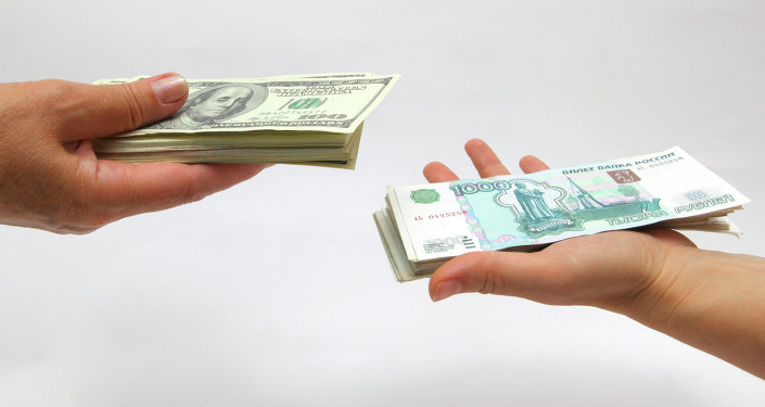 Объем денежных переводов в Таджикистан сократился почти на 15%