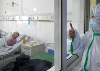 Все больше излечившихся от COVID-19 пациентов покидают больницы в континентальной части Китая