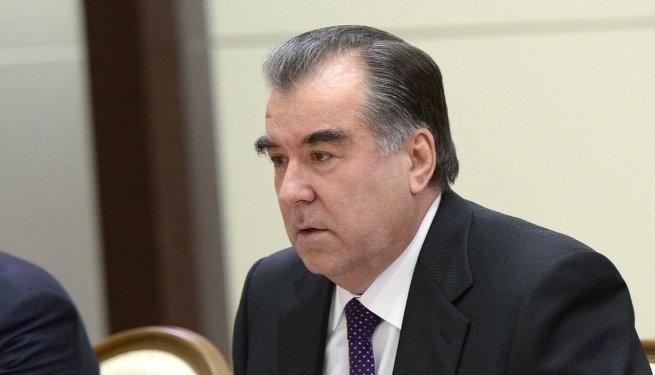 Эмомали Рахмон выразил соболезнования президенту Ливана в связи со взрывом в Бейруте