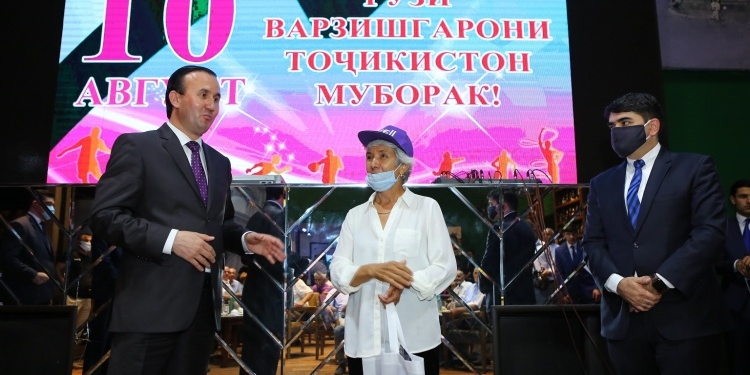 Tcell поздравил Ветеранов таджикского спорта в их профессиональный праздник