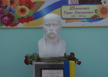 В посольстве Украины в Душанбе установили бюст Тараса Шевченко