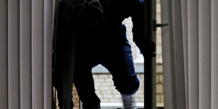 Житель Фархора  подозревается в краже