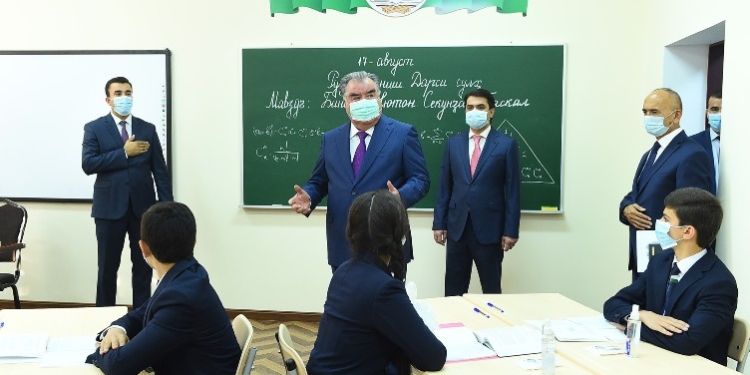 Президент провел Урок мира
