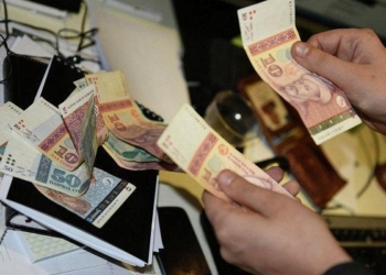 Официальный курс Сомони к Доллару снизился на один пункт