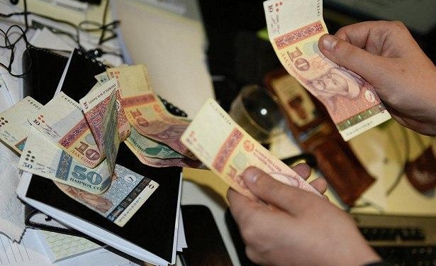 Официальный курс Сомони к Доллару снизился на один пункт