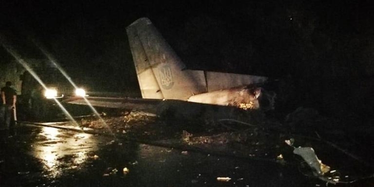 В результате падения самолета Ан-26 в Харьковской области Украины погибли 25 человек