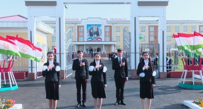 На севере Таджикистана открылась школа, построенная Узбекистаном (видео)
