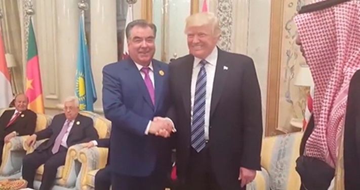 Эмомали Рахмон пожелал Дональду Траму скорейшего выздоровления