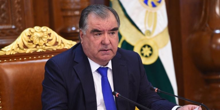 Эмомали Рахмон подписал указы о полномочиях правительства и помиловании 378 заключенных
