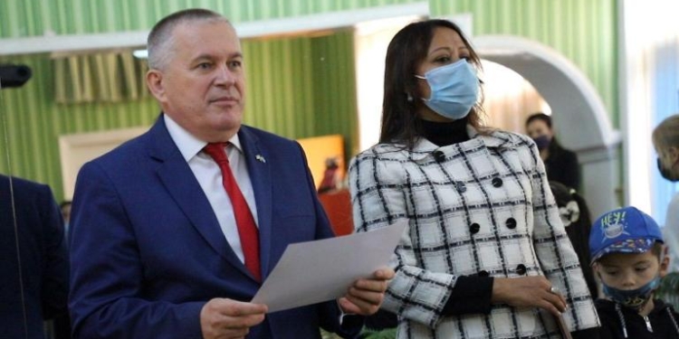 Посол Украины наградил участников конкурса детских рисунков (видео)