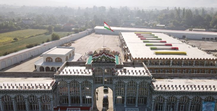 Президент открыл в районе Рудаки крупный центр торговли и обслуживания