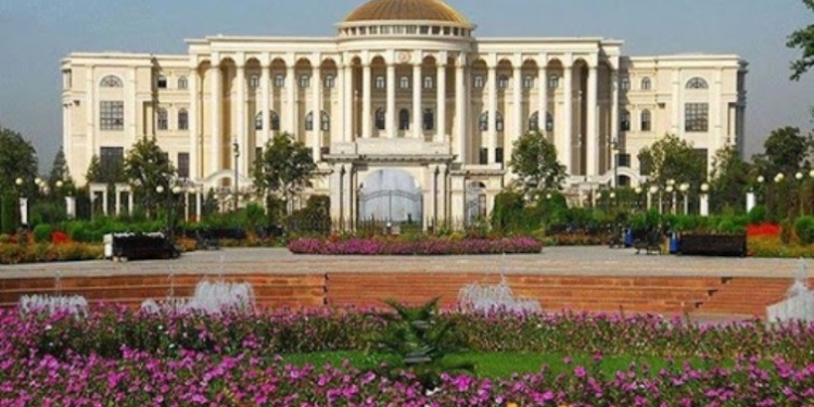 Эмомали Рахмон поздравил таджикистанцев с Днем государственного языка