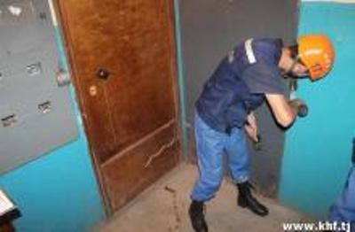 В Душанбе спасатели проникли в квартиру и обнаружили тело одинокой пенсионерки