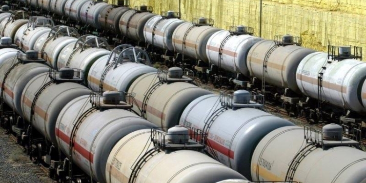 Нефтепродукты составили около 18% от общей суммы импорта Таджикистана