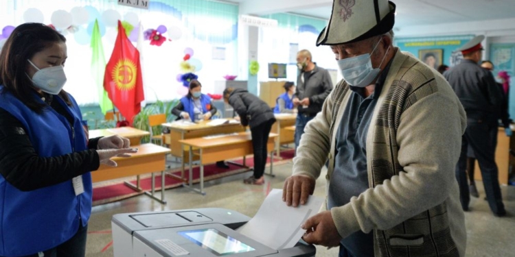 Повторные выборы в парламент Кыргызстана пройдут 20 декабря