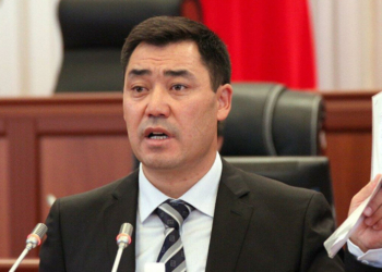 Садыр Жапаров дал 30 дней проворовавшимся чиновникам