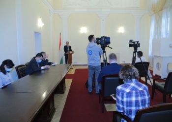 Таджикистанцев в России, призвали принять активное участие в выборах президента Таджикистана