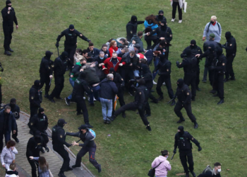 В центре Минска произошли столкновения протестующих с силовиками