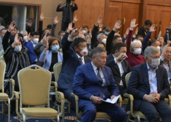 Депутаты парламента Кыргызстана назначат дату выборов президента