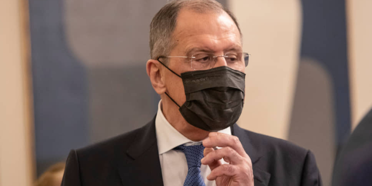 Глава МИД РФ самоизолировался после контакта с зараженным COVID