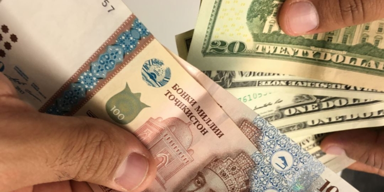 НБТ скорректировал официальный и небанковский курсы Сомони к Доллару