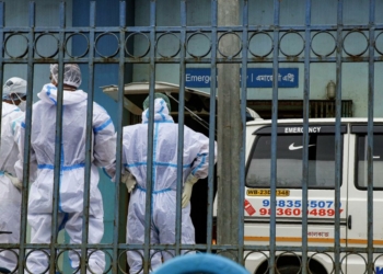 В Индии более 350 человек попали в больницы из-за неизвестной болезни