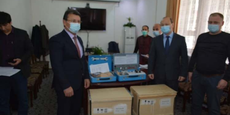 Казахстан передал Таджикистану 100 аппаратов ИВЛ