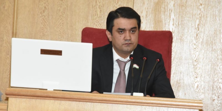 Рустам Эмомали поручил обеспечить здоровую конкуренцию на рынке услуг