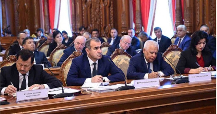 Члены правительства поклялись президенту, что ставят интересы нации и государства выше всего