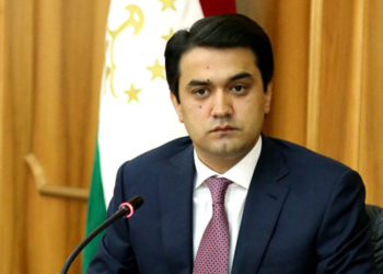 Рустам Эмомали поручил навести порядок в строительном секторе столицы