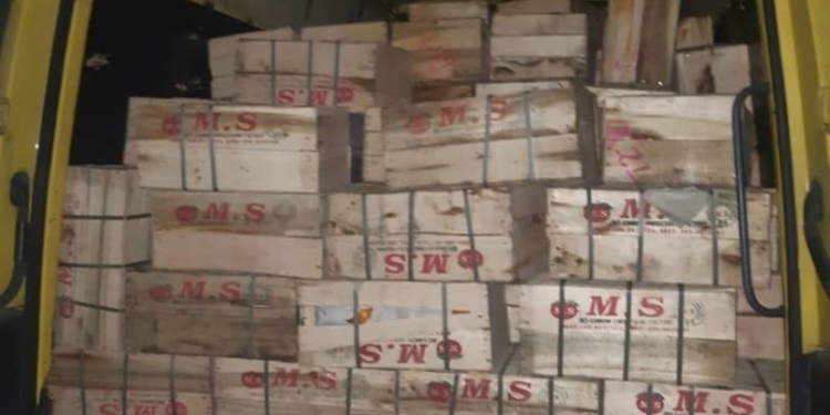 На территории Кыргызстана задержан автомобиль с таджикскими номерами, загруженный мандаринами