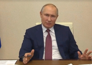 Путин поручил начать массовую вакцинацию россиян от коронавируса